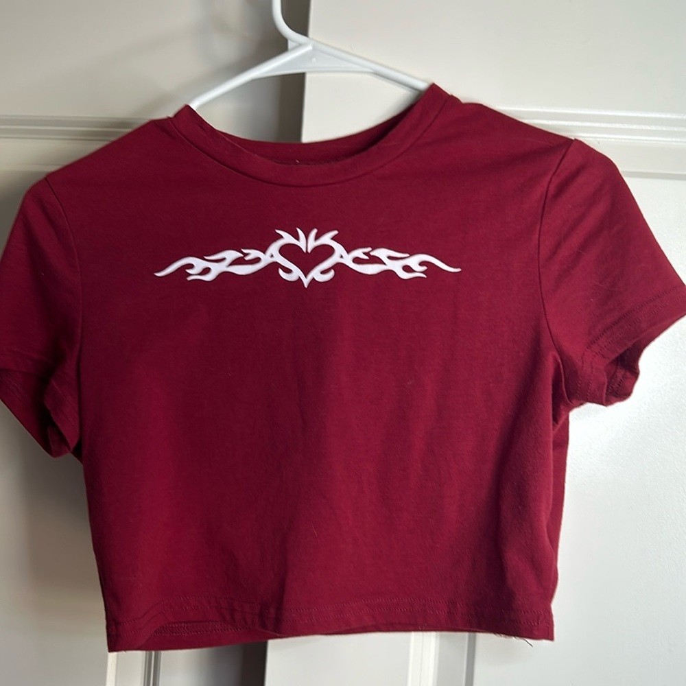 Red heart designed cropped tee